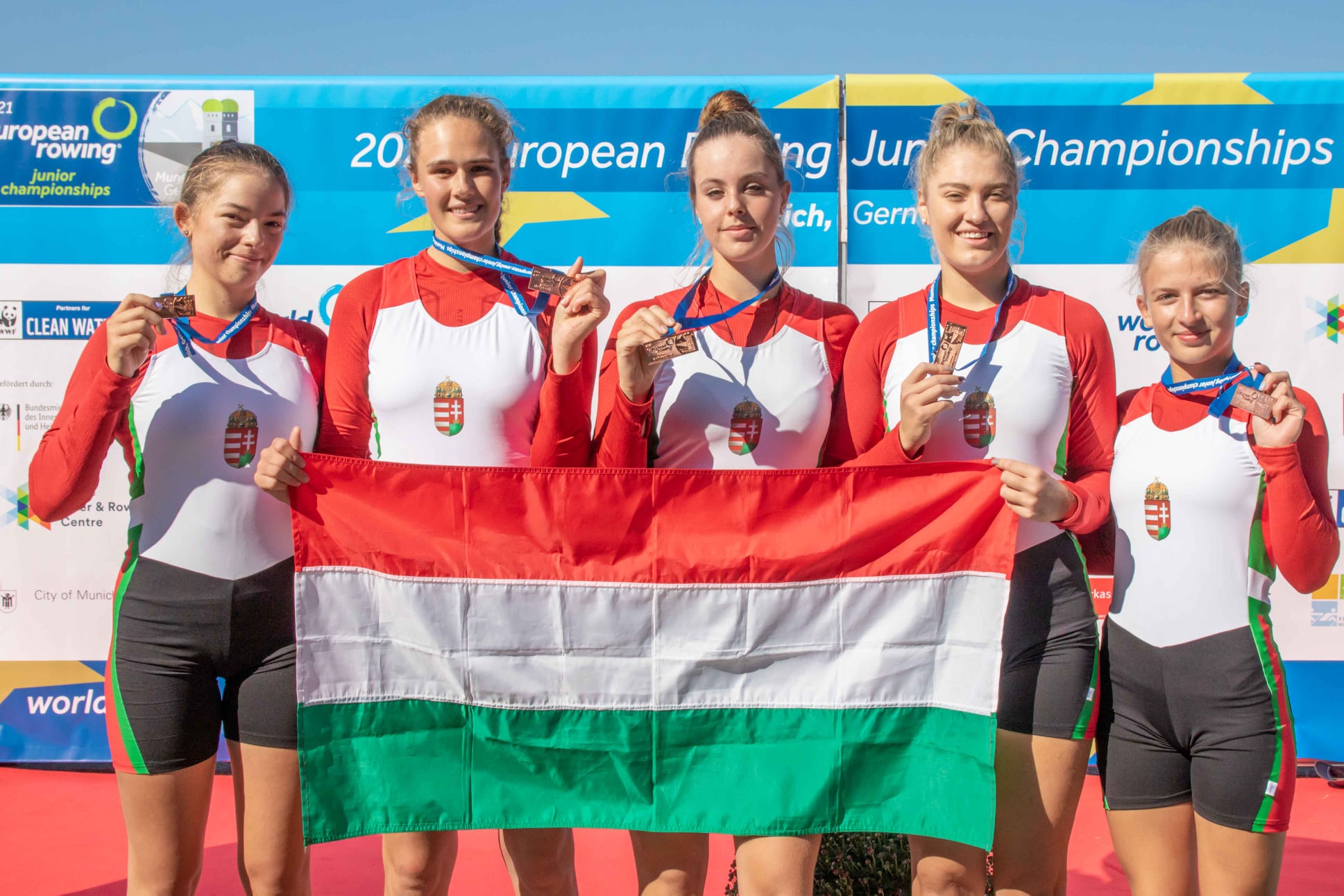 >Váci versenyző a bronzérmes női ifi kormányos négyesben
